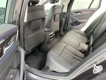 Fahrzeugabbildung BMW 540i xD LuxuryLine ACC Kamera HUD DAB HiFi Alarm