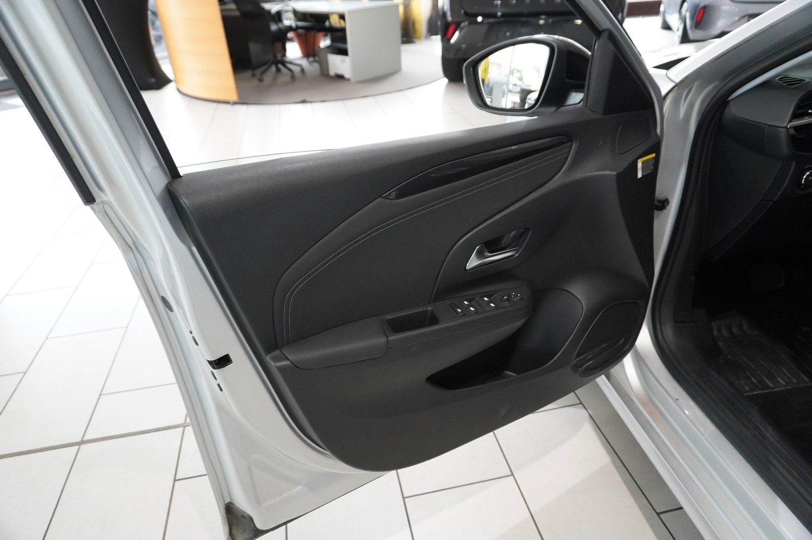 Fahrzeugabbildung Opel Corsa-e F ELEGANCE 1-PHASIG NAVI/LED/KAMERA/DAB+