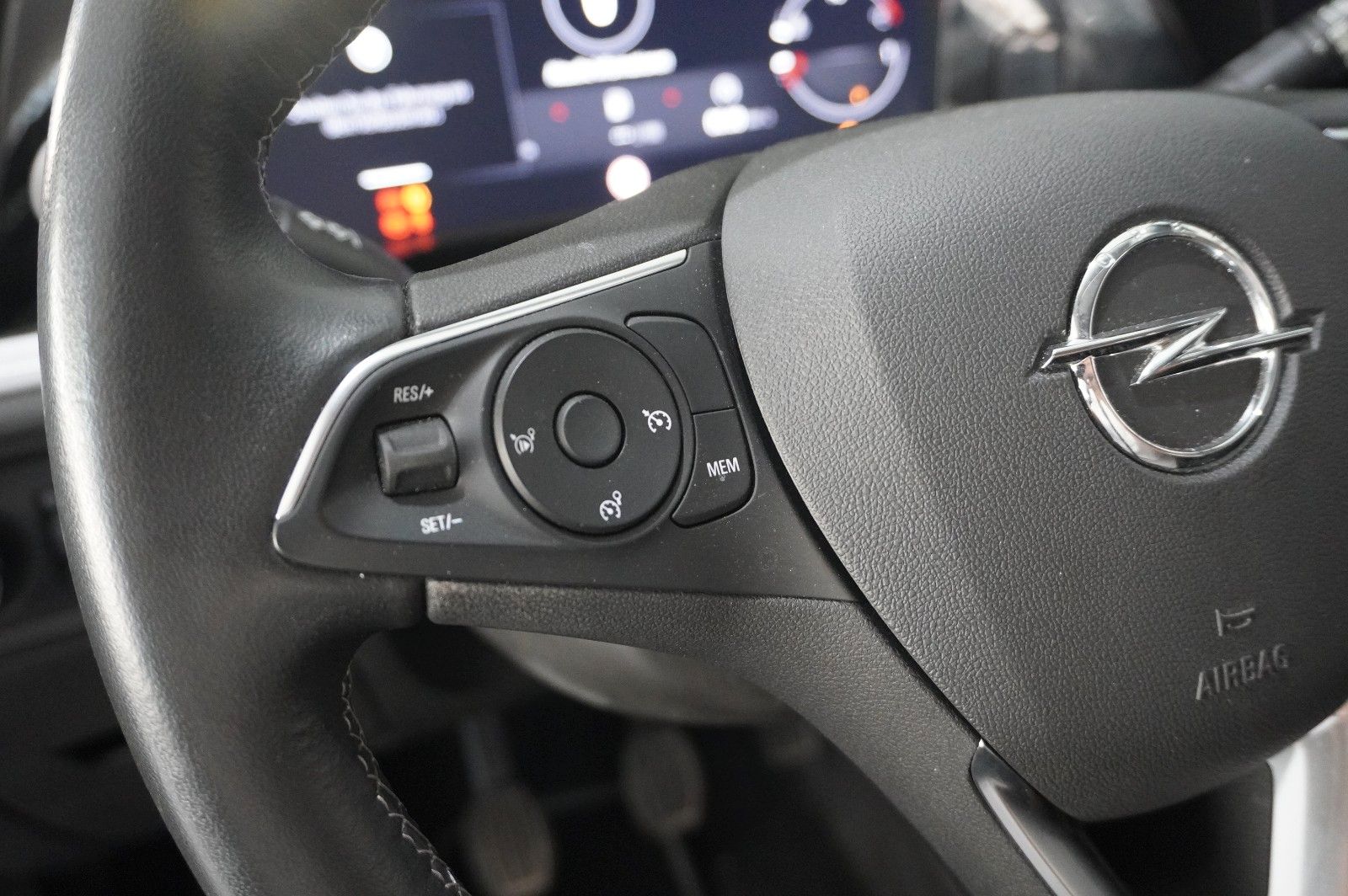 Fahrzeugabbildung Opel Grandland (X) 1.2T GS SPORT NAVI/LED/VIRT./DAB+