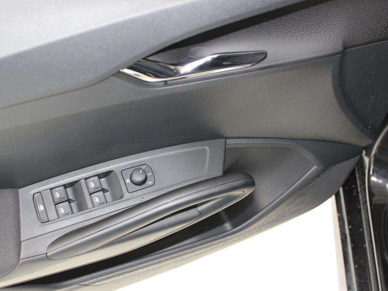 Fahrzeugabbildung SKODA Fabia 1.0 TSI Selection DSG/CAM/PDC/WINTER