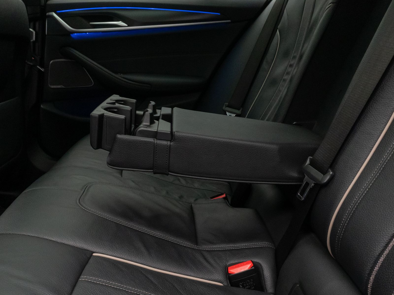 Fahrzeugabbildung BMW 530d xD M Sport Panoram Kamera Laser HUD DAB H/K