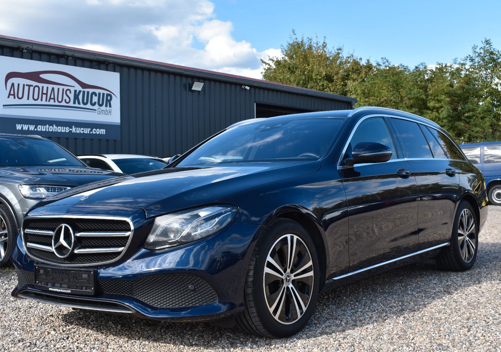Fahrzeugabbildung Mercedes-Benz E 350d T-Modell HUD/BURMESTER/CARPLAY/LED/KAMERA
