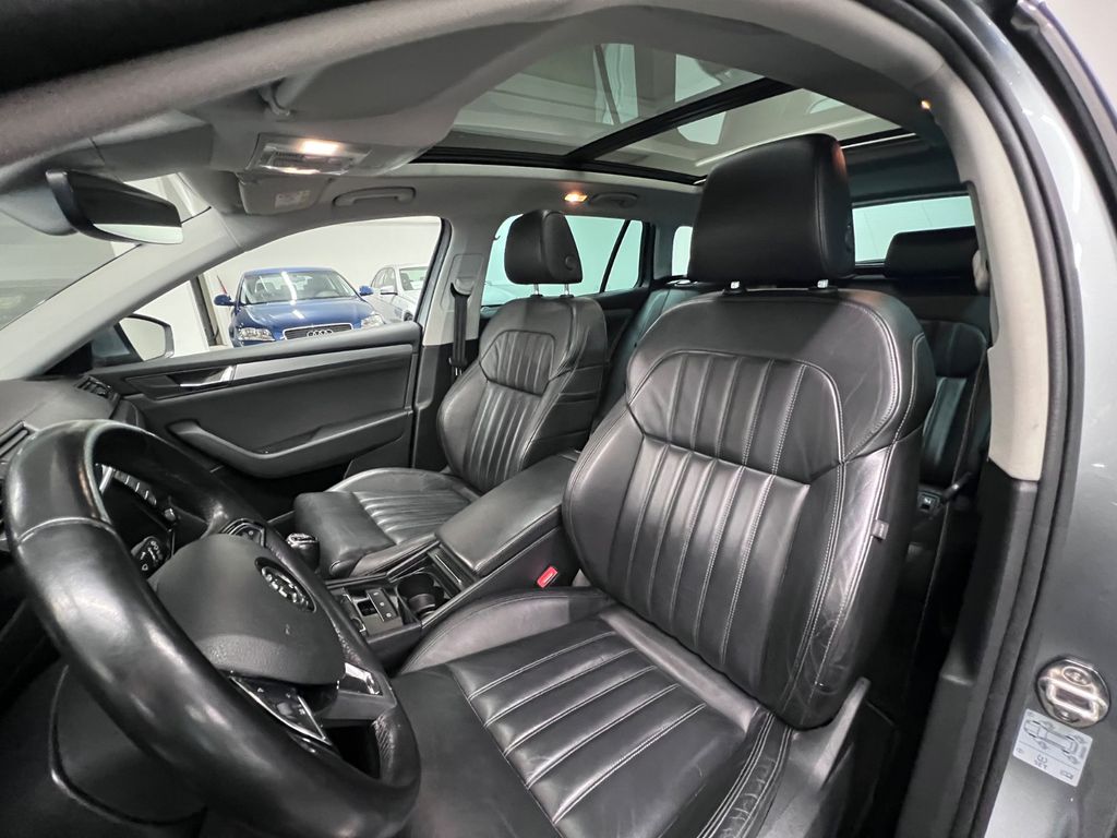 Skoda SUPERB STYLE/ 1.HAND/ GARANTIE/ PANO/ ASSIST. Skoda SUPERB STYLE/ 1.HAND/ GARANTIE/ PANO/ ASSIST.