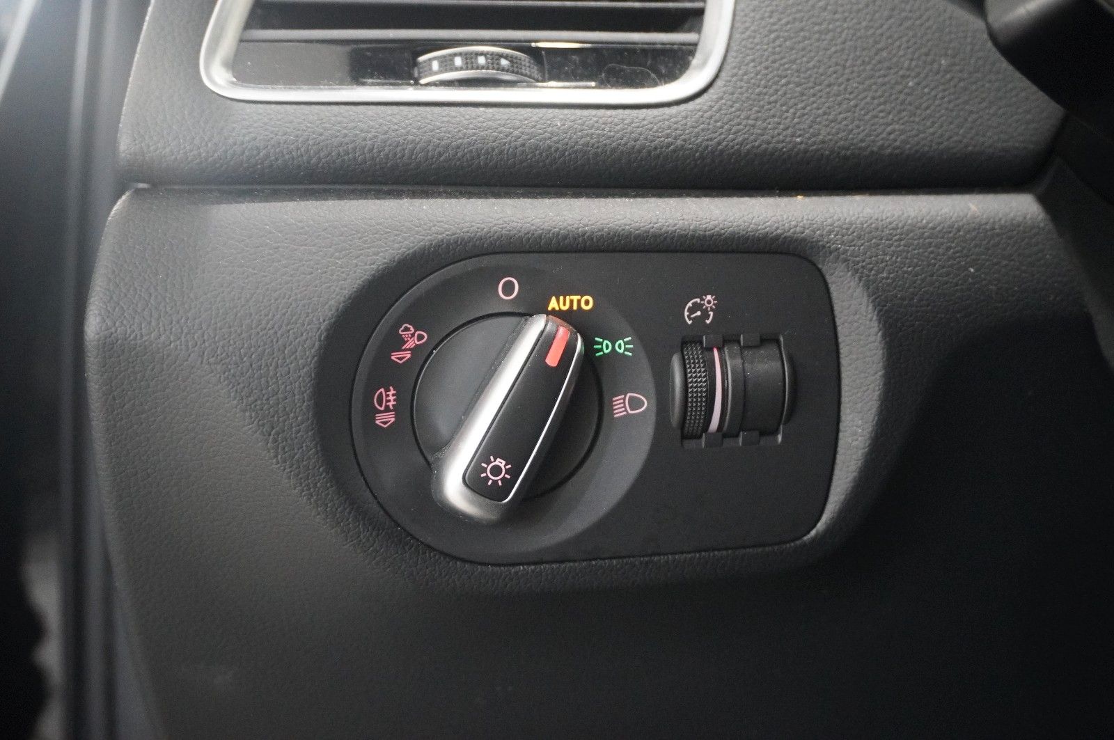 Fahrzeugabbildung Audi Q3 1.4 TFSI DESIGN S-TRONIC NAVI/SHZ/PDC/AHK