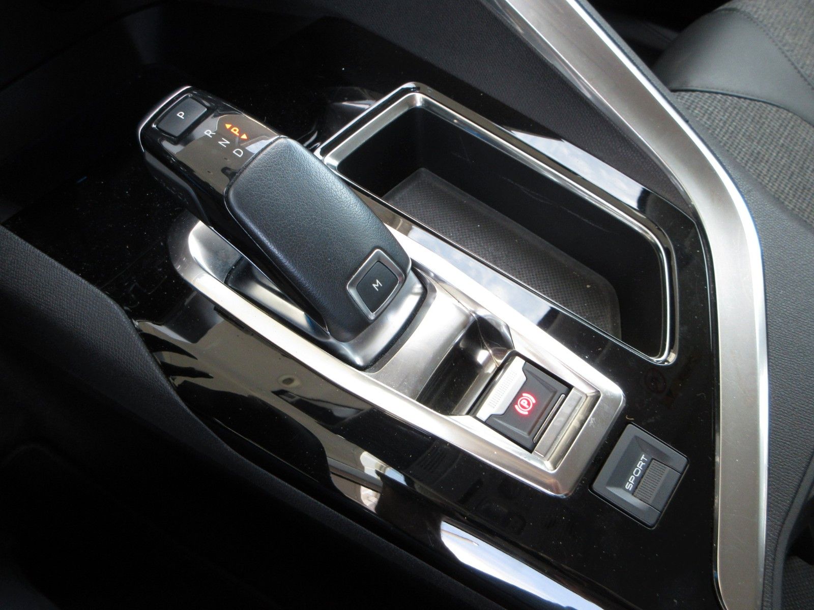 Fahrzeugabbildung Peugeot 5008 Allure 1.5D LED/NAVI/SHZ/AHK/VIRTUAL
