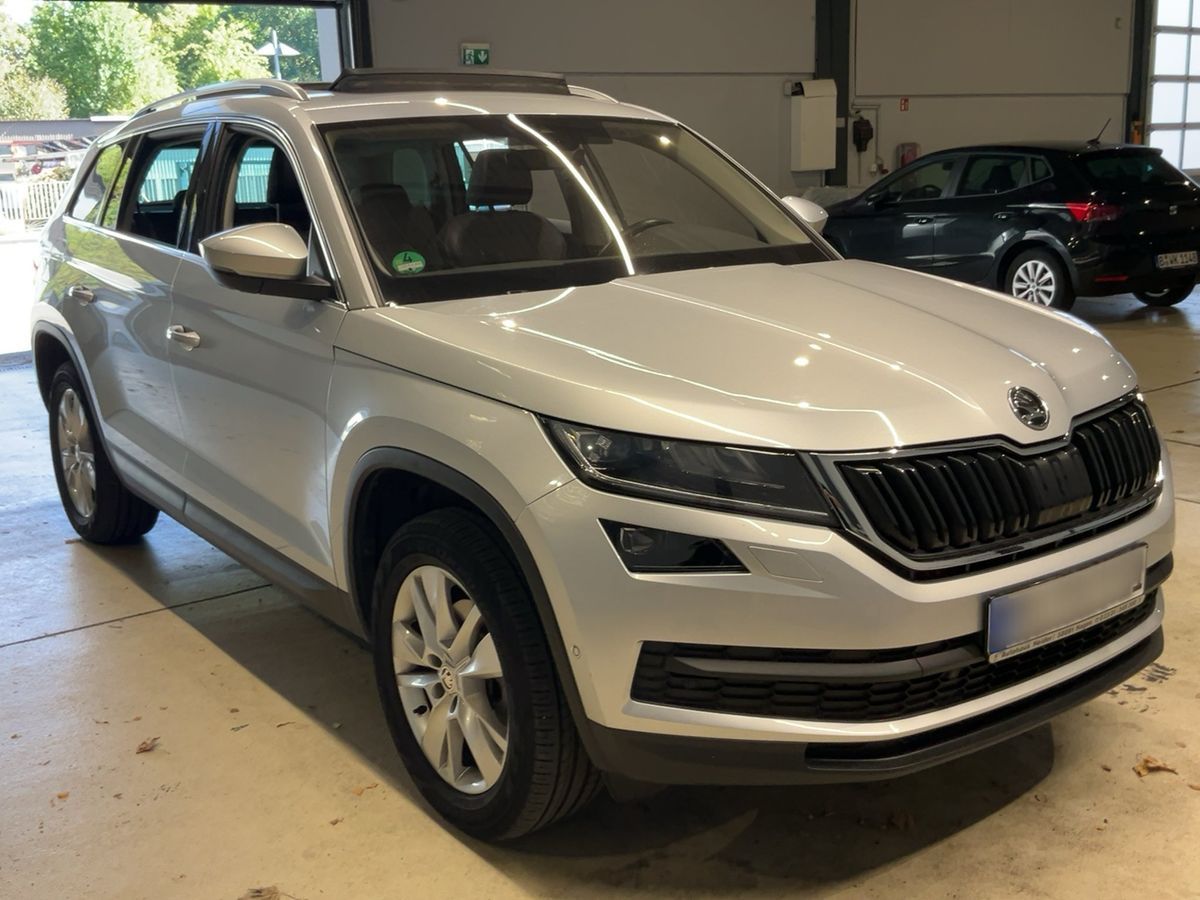 Skoda Kodiaq TSI Style 4x4 LED AHK ACC Navi Pano RFK S foto 4