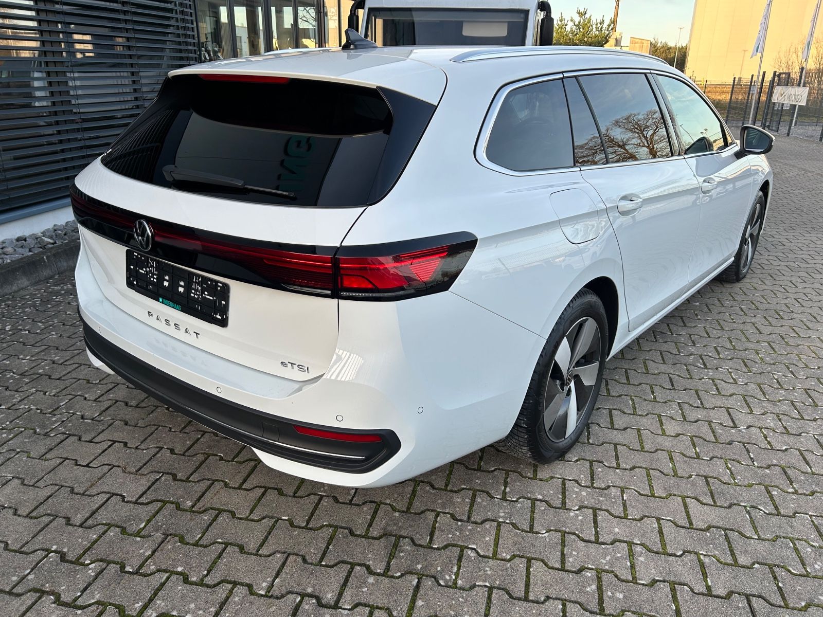 Fahrzeugabbildung Volkswagen Passat Variant 1.5 eTSI 110 kW Business