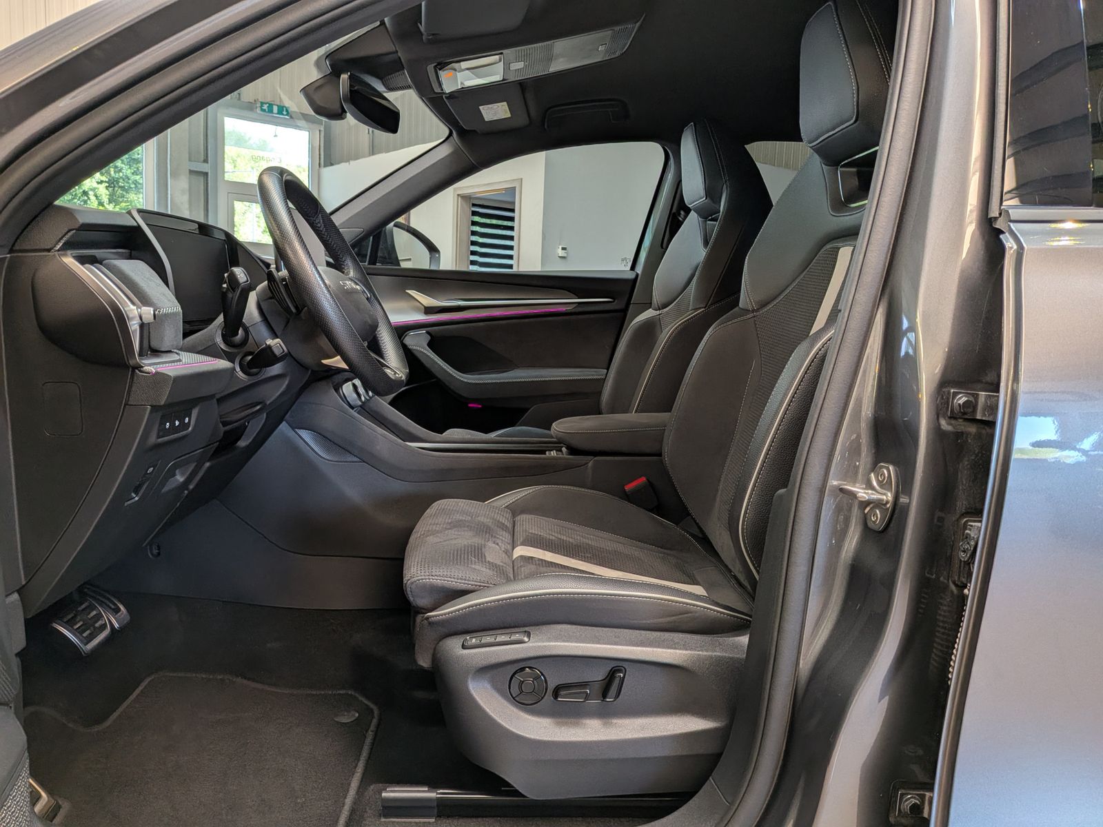 Fahrzeugabbildung SKODA Kodiaq 2.0TDI SPORTLINE*MEMOR*CAM*LED*ACC*7-SITZ