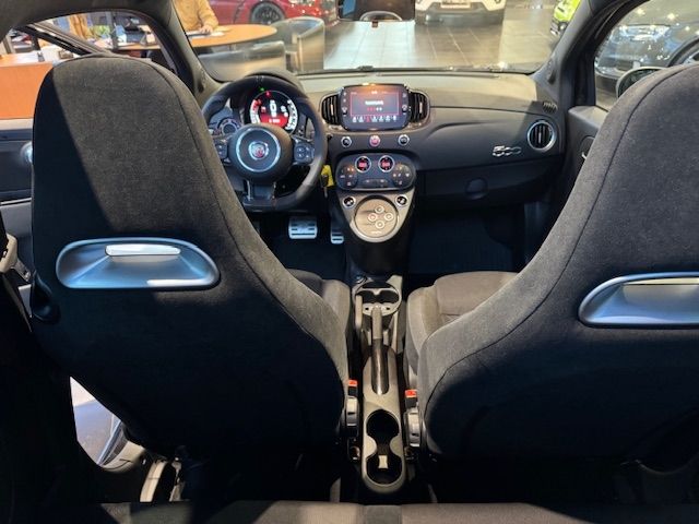 Fahrzeugabbildung Abarth 695C Cabrio AT BREMBO NAV PDC 17"