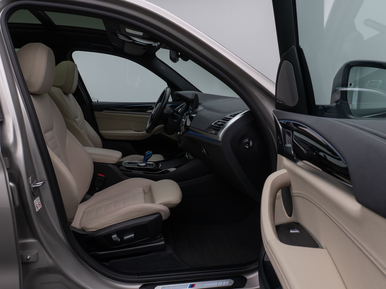 Fahrzeugabbildung BMW iX3 Impressive M Sport Panorama Laser HUD H/K