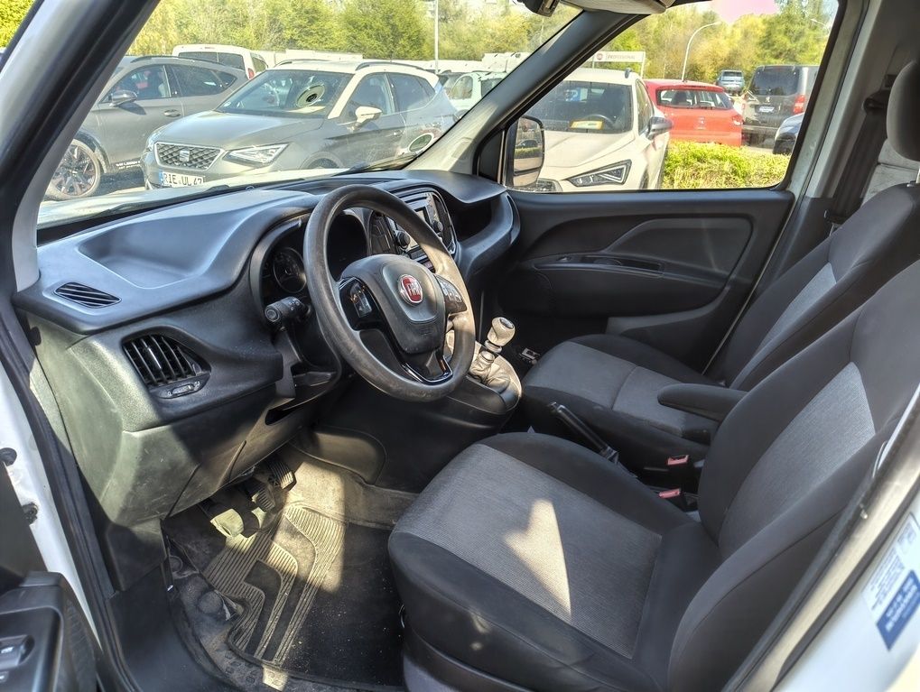 Fahrzeugabbildung Fiat Doblo Cargo 1.6 Mjet SX Maxi Pharma Mobil