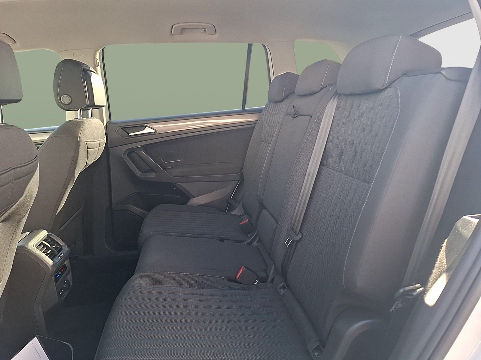 Fahrzeugabbildung Volkswagen Tiguan Allspace TSI Life DSG 7-Si LED Navi VC HU
