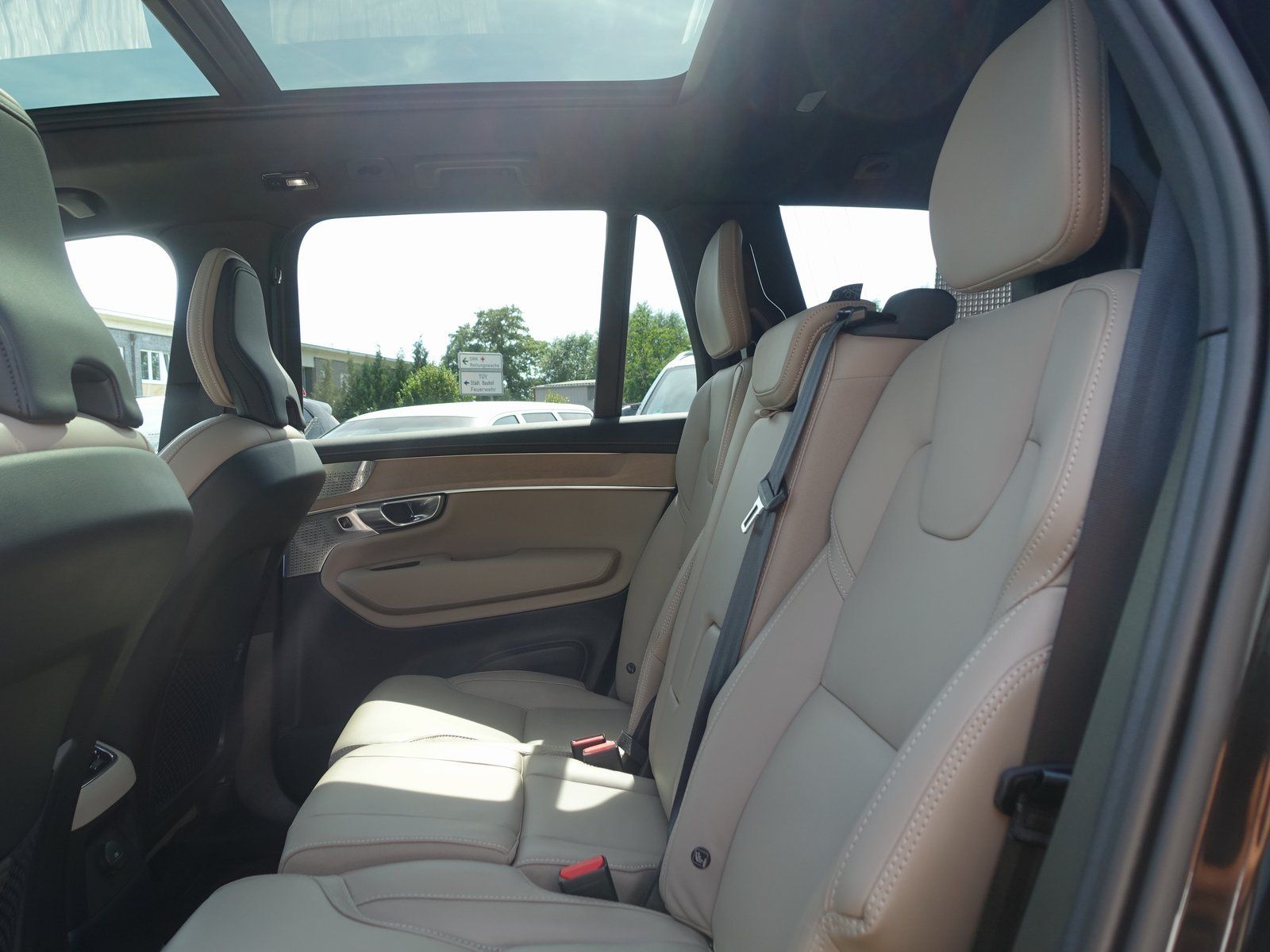 Volvo XC90 Plus T8 AWD Plug-in Hybrid Pano B&W HuD AHK foto 9