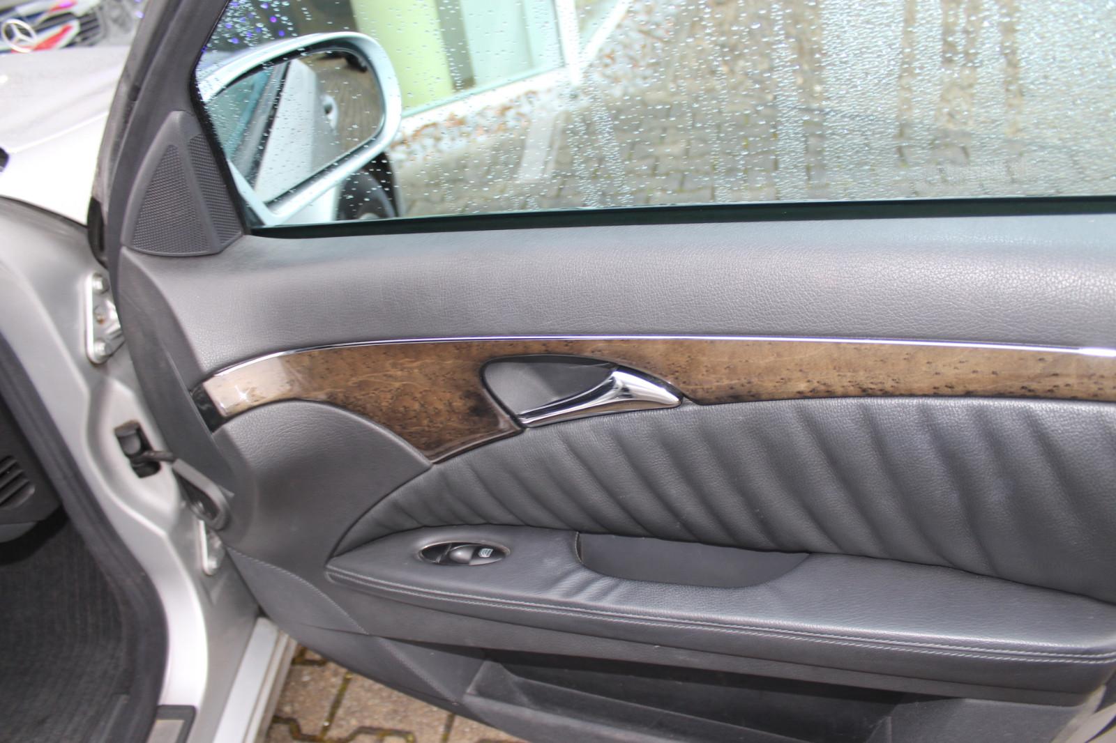Mercedes-Benz E320 2005 — photo 27