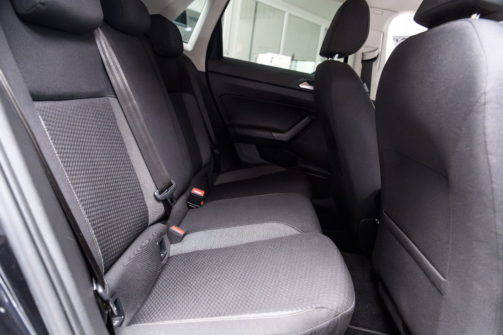 Fahrzeugabbildung Volkswagen Polo VI Life+LED+SHZ+NAVI+GJR+KEYLESS+DAB+AUTOMA
