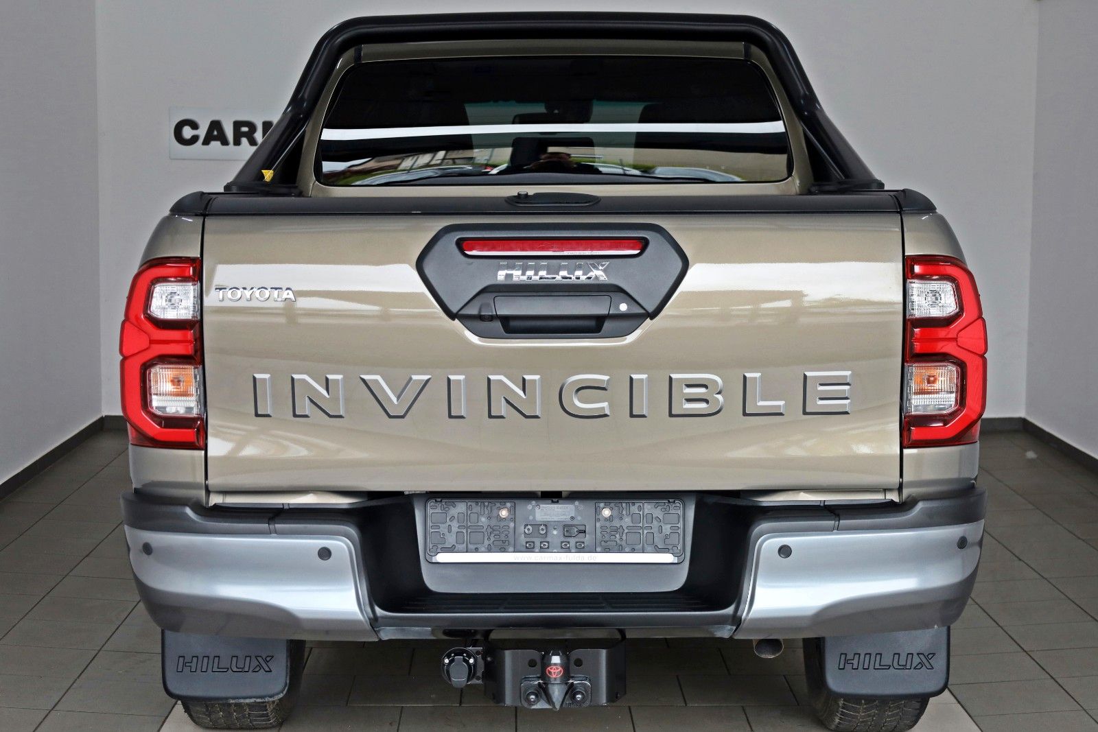 Fahrzeugabbildung Toyota Hilux 2.8 D-4D Invincible,Rollbügel, Rollo , AHK