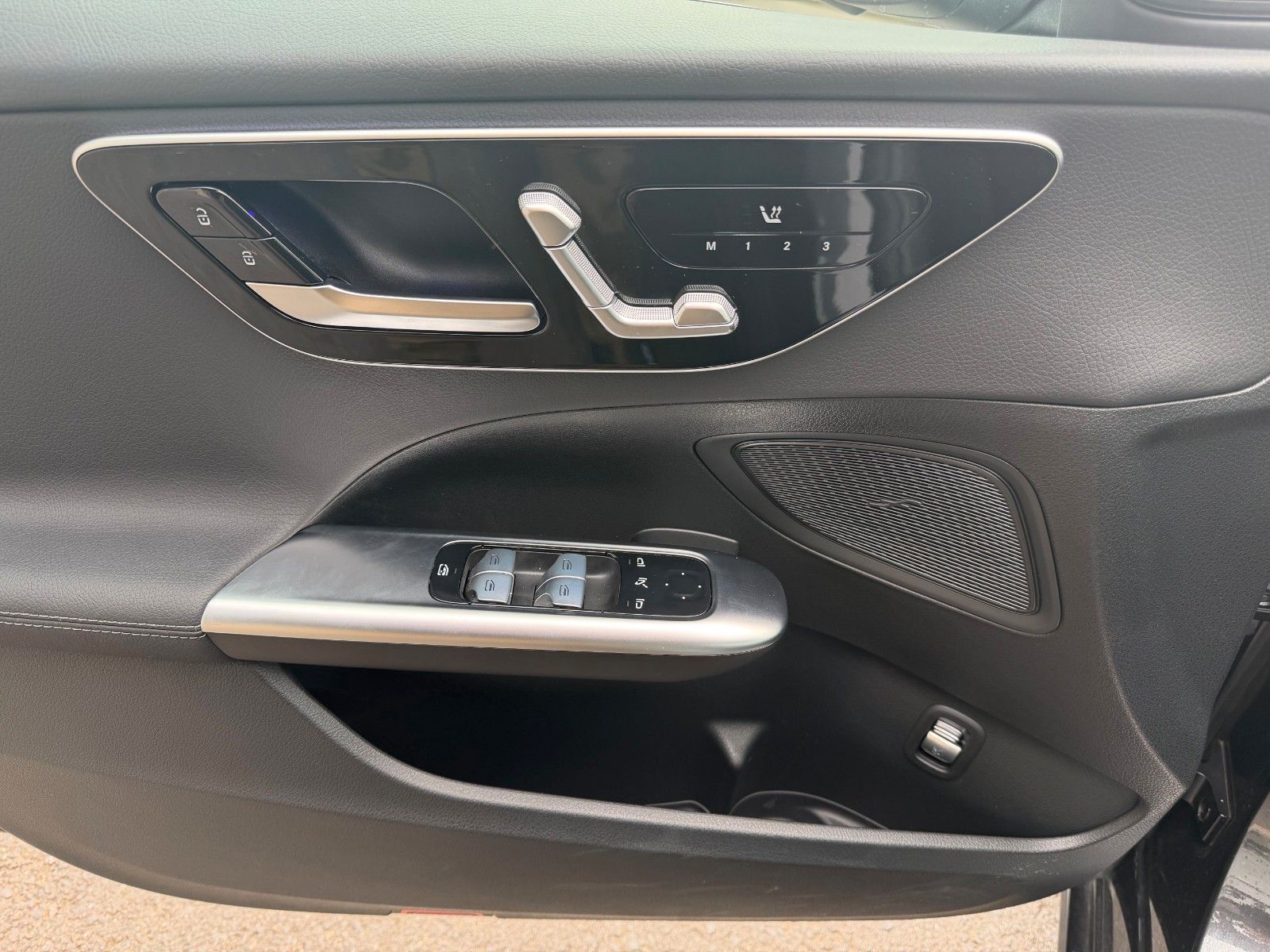 Fahrzeugabbildung Mercedes-Benz C 200d Avantgarde+Dirstr+Memory+Digital+TotW+