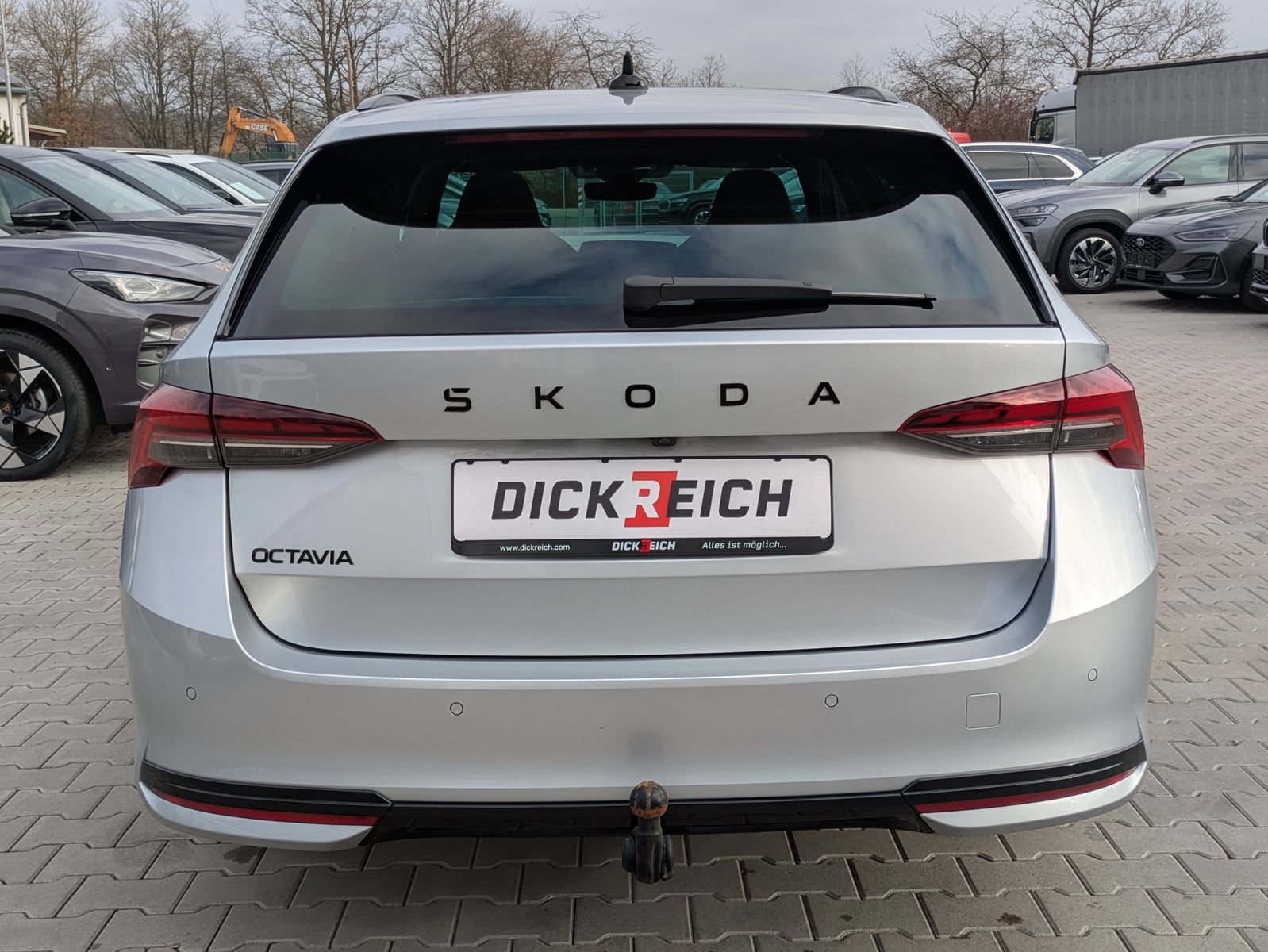 Fahrzeugabbildung SKODA Octavia 1.5 DSG Sportline PANO*MATRIX*AHK*5J.GAR