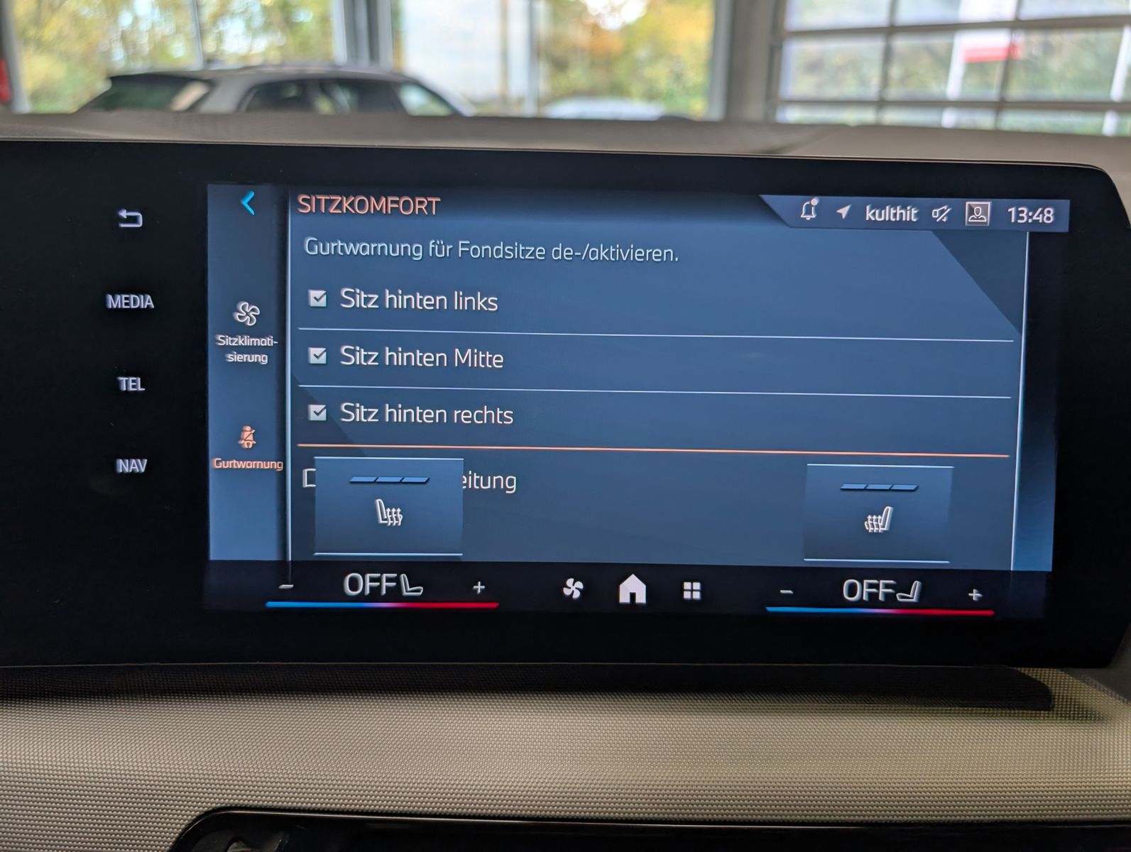 Fahrzeugabbildung BMW 218 Active Tourer d AHK Pano Cam Travel-Paket