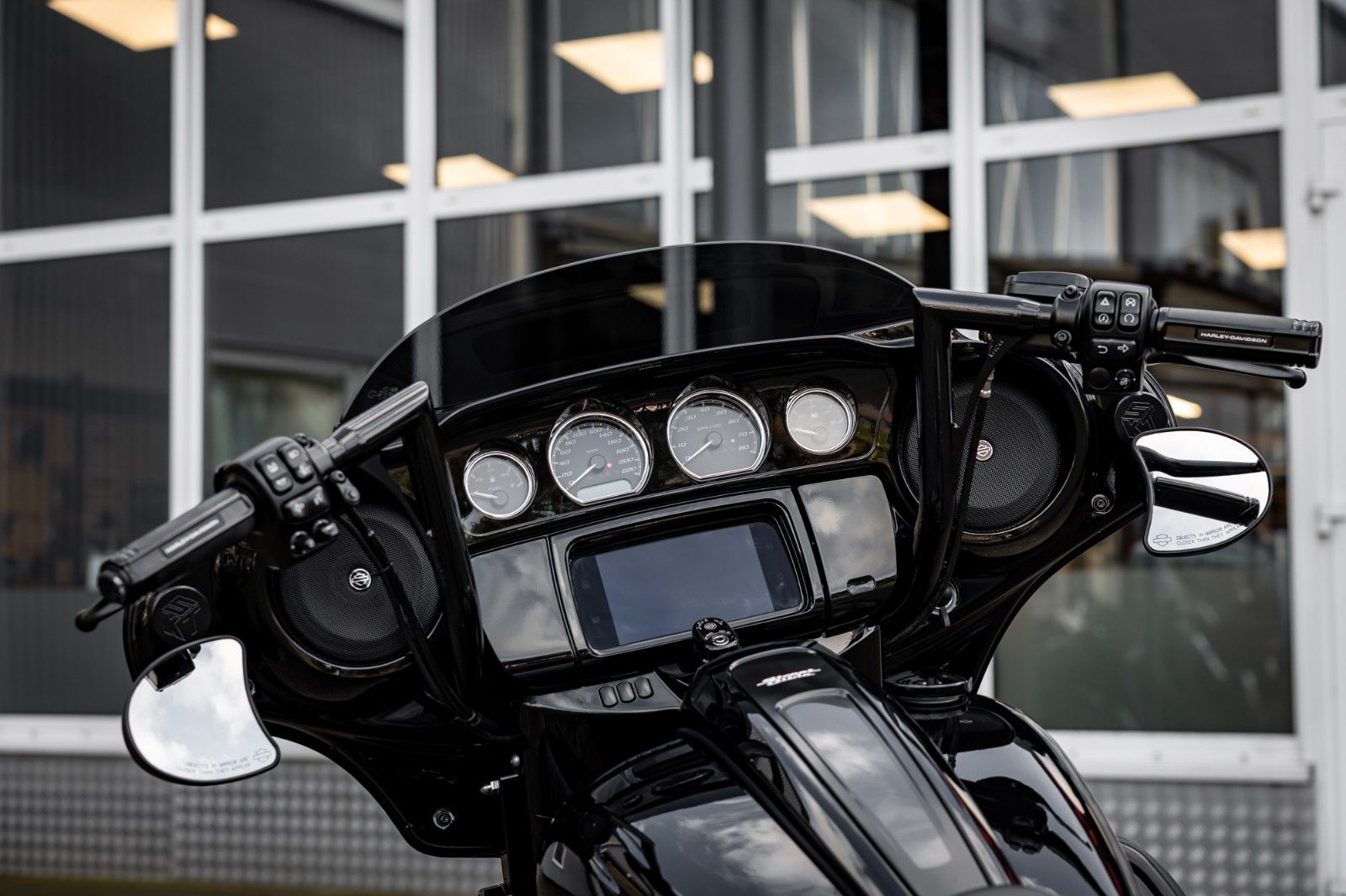 Fahrzeugabbildung Harley-Davidson STREET GLIDE SPECIAL 114 KESSTECH - LAST EDITION