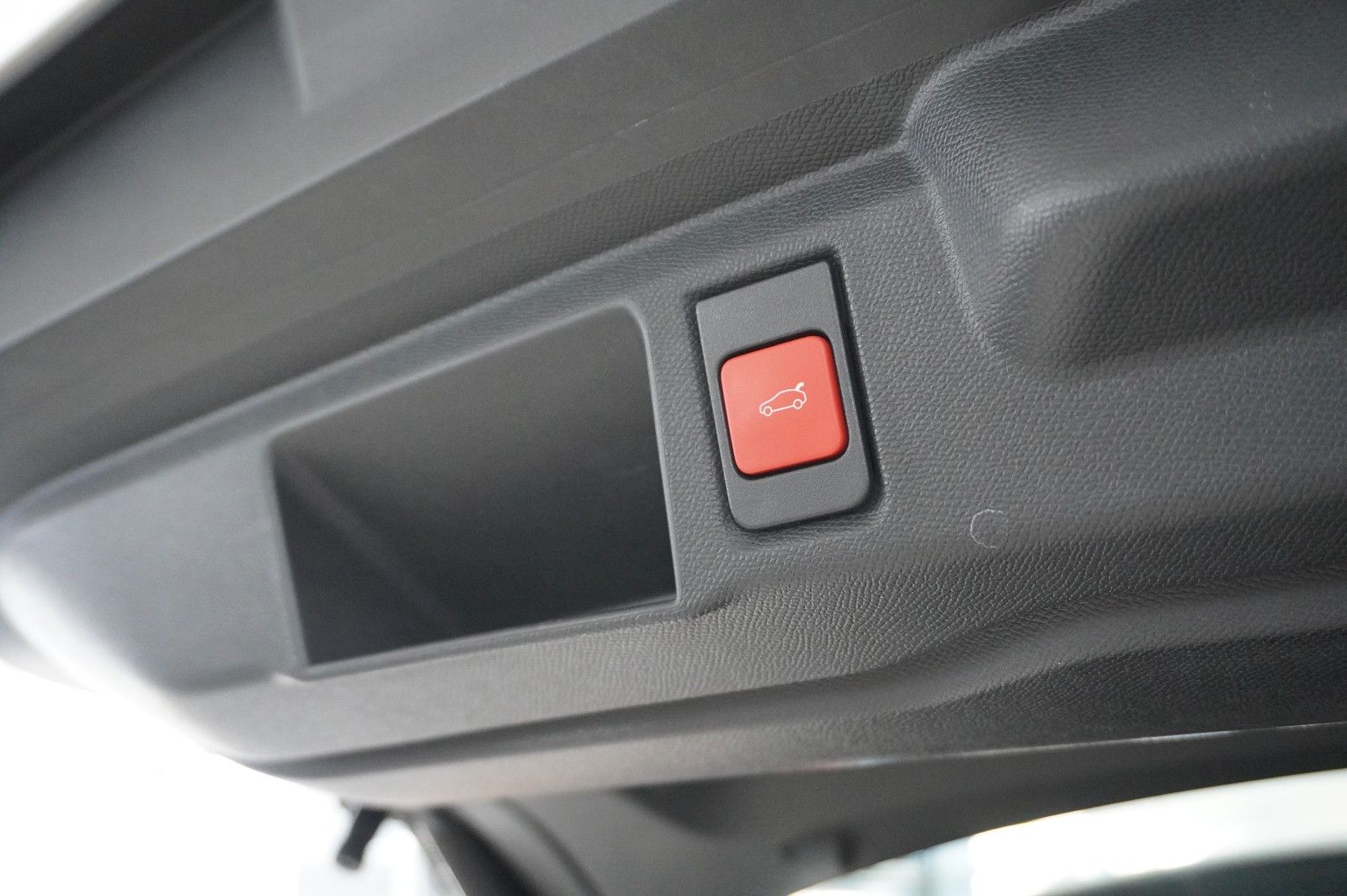 Fahrzeugabbildung Opel Grandland 1.2 48V HYBRID EDIT. NAVI/LED/KAMERA
