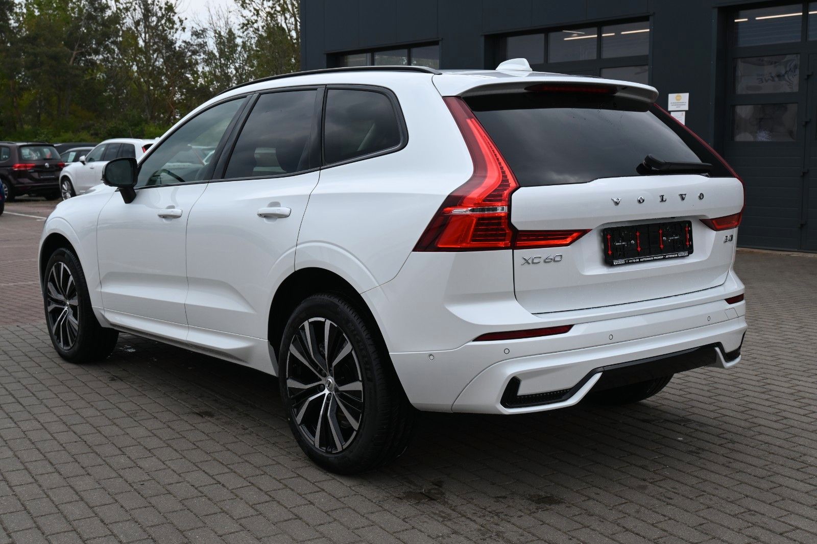 Fahrzeugabbildung Volvo XC60 B4 D Autom. Plus Dark*STDHZG*360°*H&K*ACC