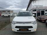Mitsubishi Outlander PHEV Instyle 4WD - Mitsubishi Outlander: Instyle