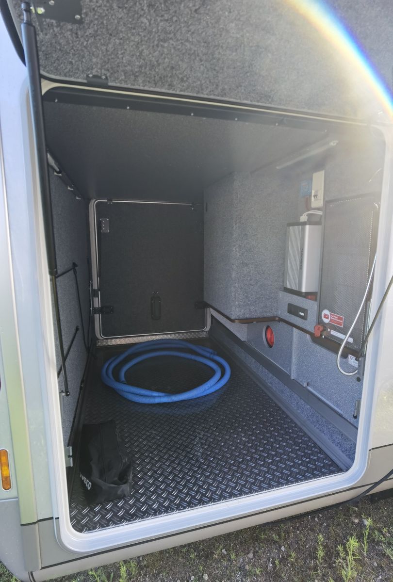 Fahrzeugabbildung Carthago Chic S-Plus I50 LE Längsbetten + Hubbett