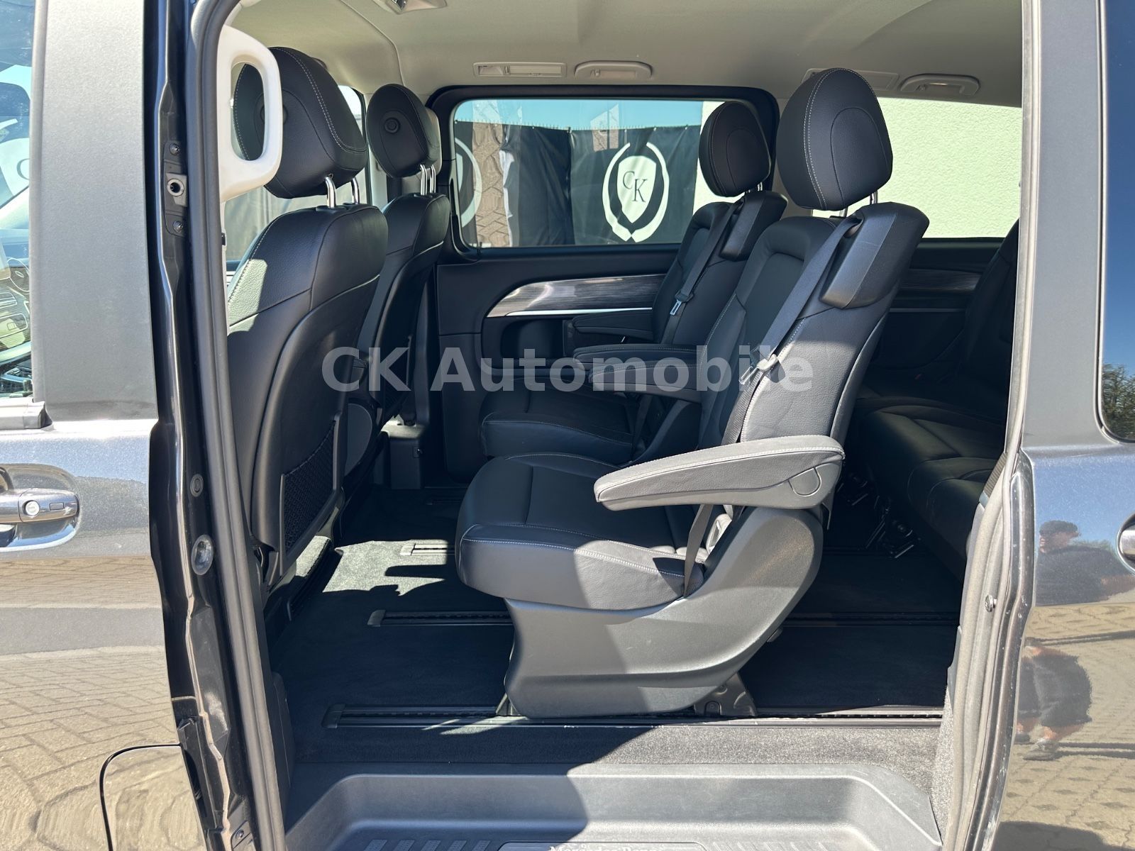 Fahrzeugabbildung Mercedes-Benz V250d AVANTGARDE EDITION 4MATIC lang/7 Sitze