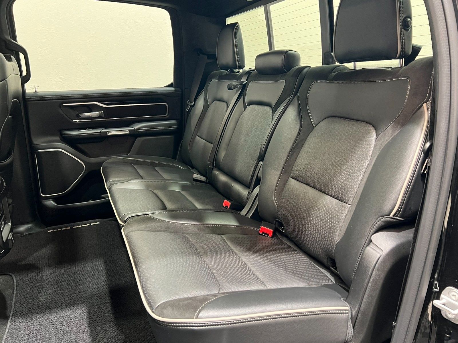 Fahrzeugabbildung Dodge RAM 1500 Laramie Crew Cab Longbed 4x4 *LPG/AHK*