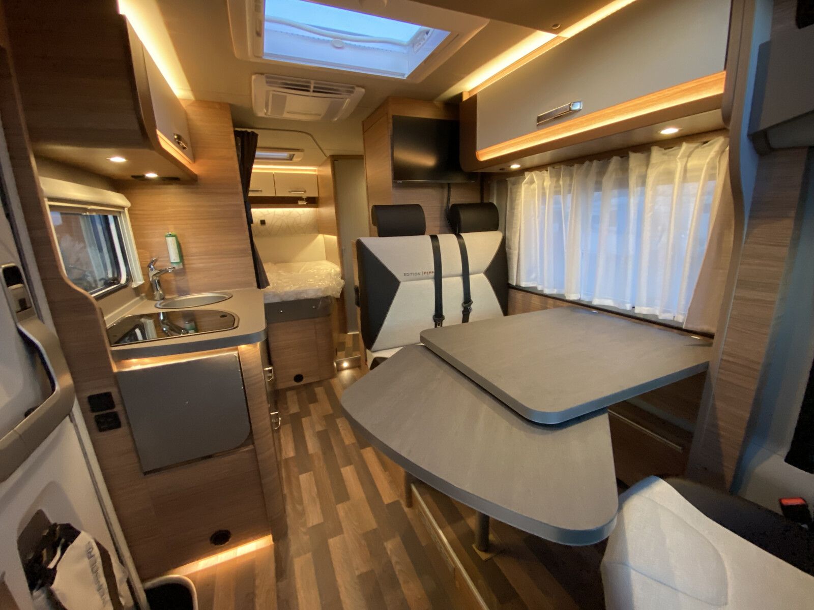 Fahrzeugabbildung Weinsberg CaraCompact EDITION PEPPER 600 MF Automatik