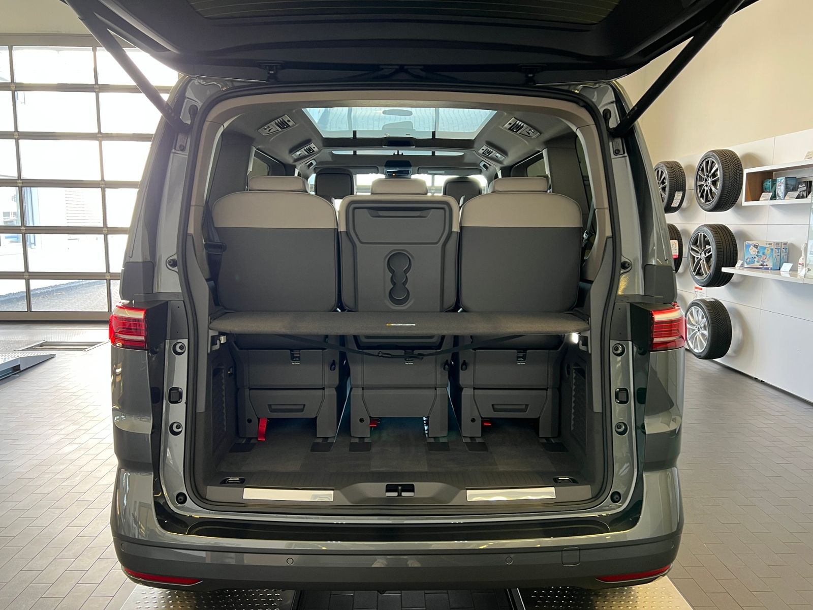Fahrzeugabbildung Volkswagen T7 Multivan Style 2.0 TDI DSG *AHK, IQ.Light, Pa