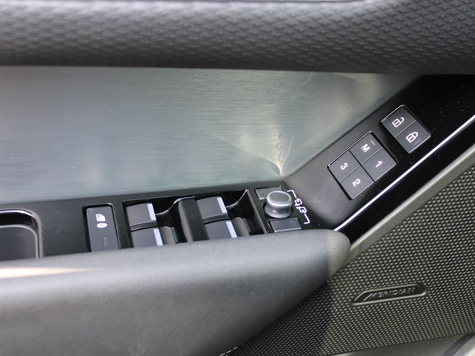 Fahrzeugabbildung Land Rover Range Rover Velar D300 R-Dynamic SE