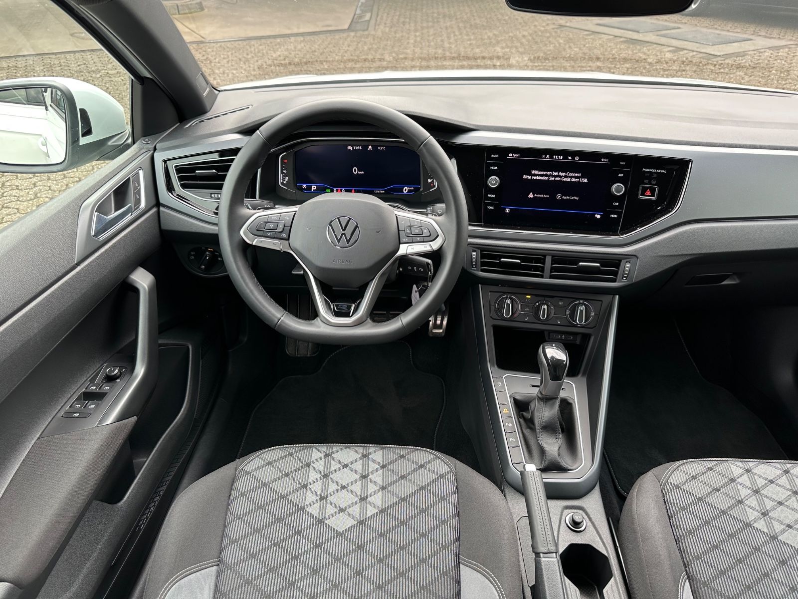 Fahrzeugabbildung Volkswagen Taigo 1.0 TSI R-Line DSG AHK/ACC/LED/17"