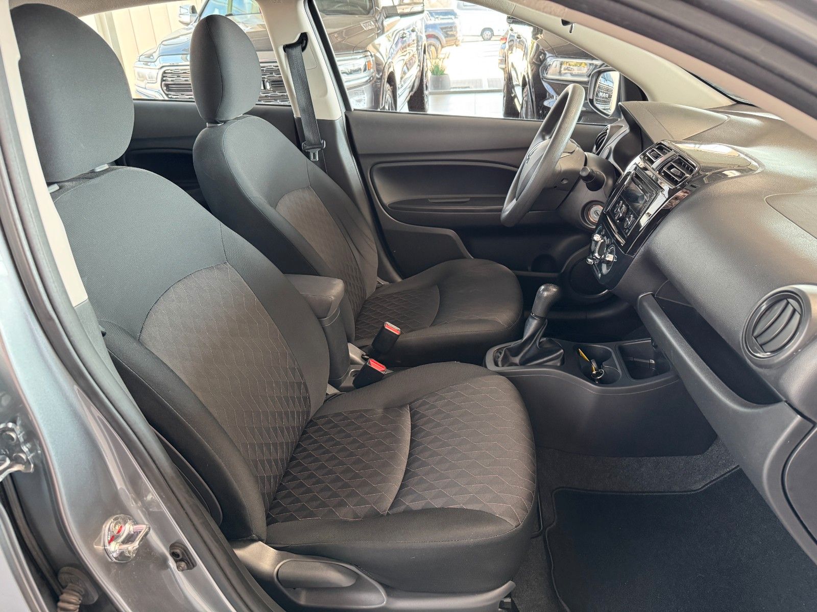 Fahrzeugabbildung Mitsubishi Space Star 1.2 Spirit  "Ganzjahresreifen Klima"
