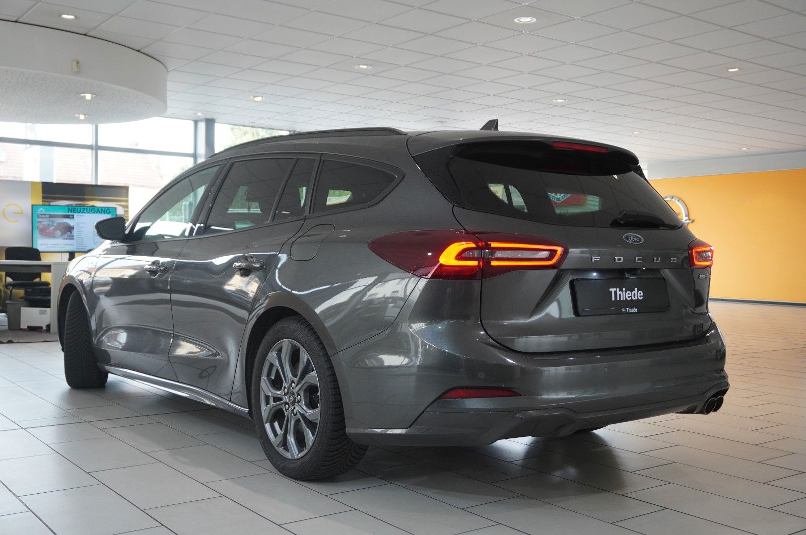 Fahrzeugabbildung Ford Focus Turnier 1.0 ST-LINE X NAVI/LED/KAMERA/DAB+
