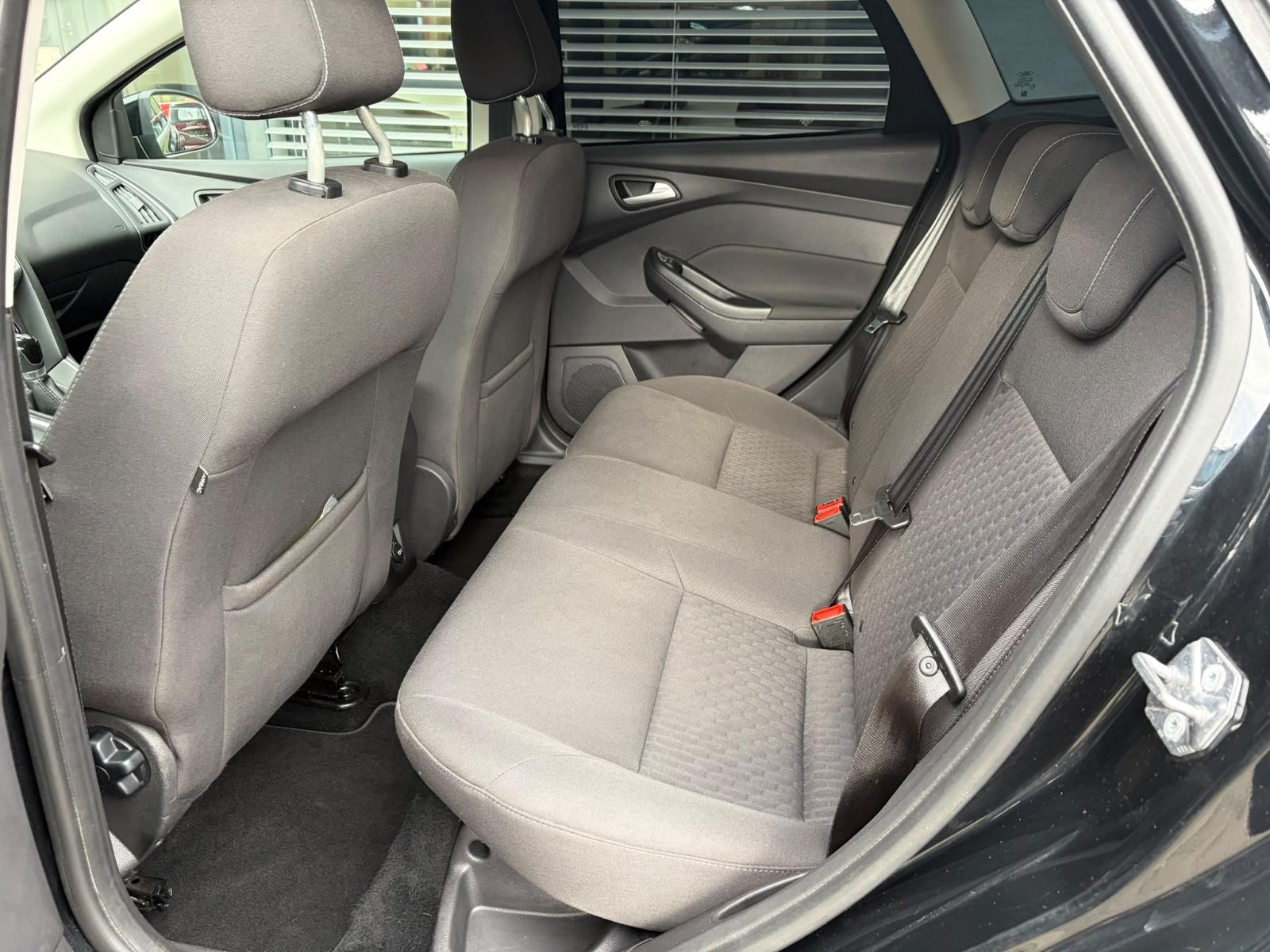 Ford Focus 2014 — photo 8