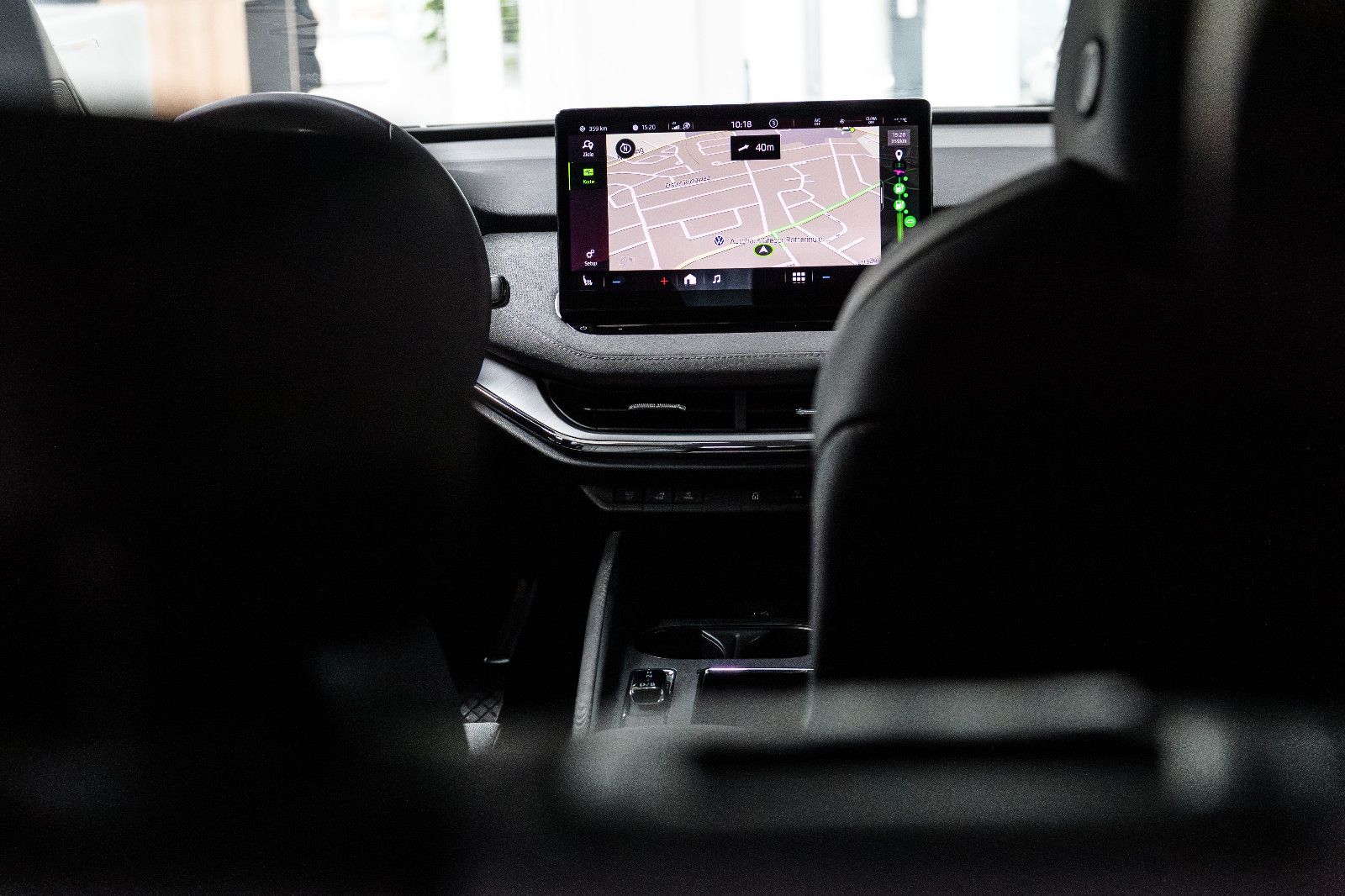 Fahrzeugabbildung SKODA Enyaq 60 Loft MATRIX-LED+RFK+NAVI+KEYLESS+SZH