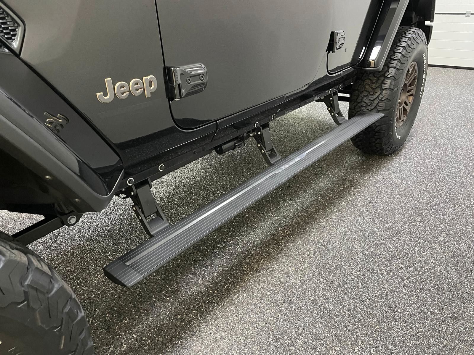 Fahrzeugabbildung Jeep UNLIMITED RUBICON 392 6.4L-V8 SKY-37"-FAHRWERK