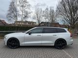 Volvo V60 D3 R-Design | Pilot | Pano | Leder | AHK - Volvo V60: Von Privat