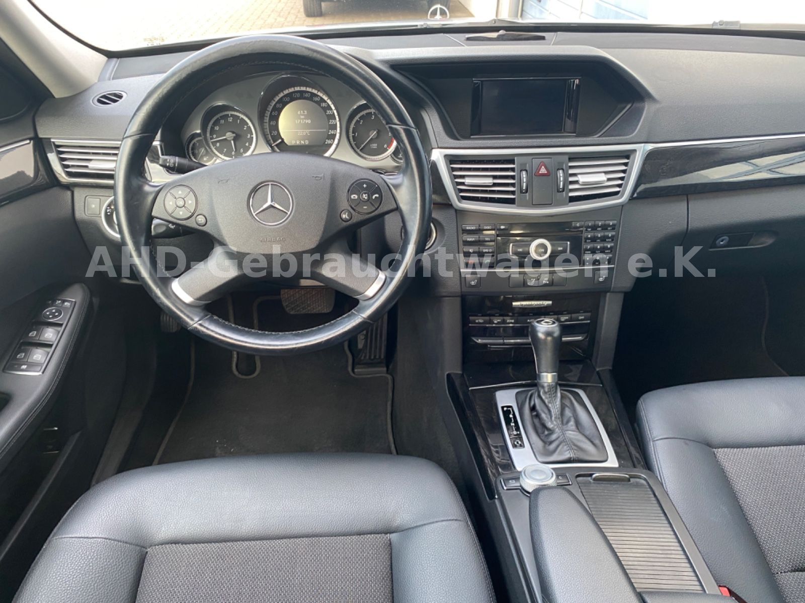 Fahrzeugabbildung Mercedes-Benz E 220 CDI BlueEfficiency  Avantgarde