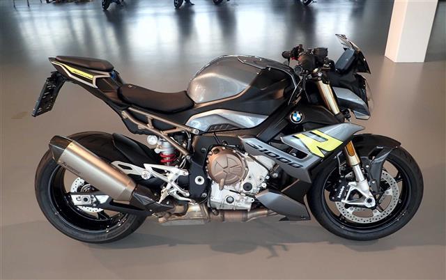 BMW S 1000 R Premium Selection Oil Incl. !