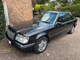Mercedes-Benz Oldtimer Mercedes Benz W124 220E Limousine - gebrauchte Mercedes-Benz 220 aus dem Jahr 1994
