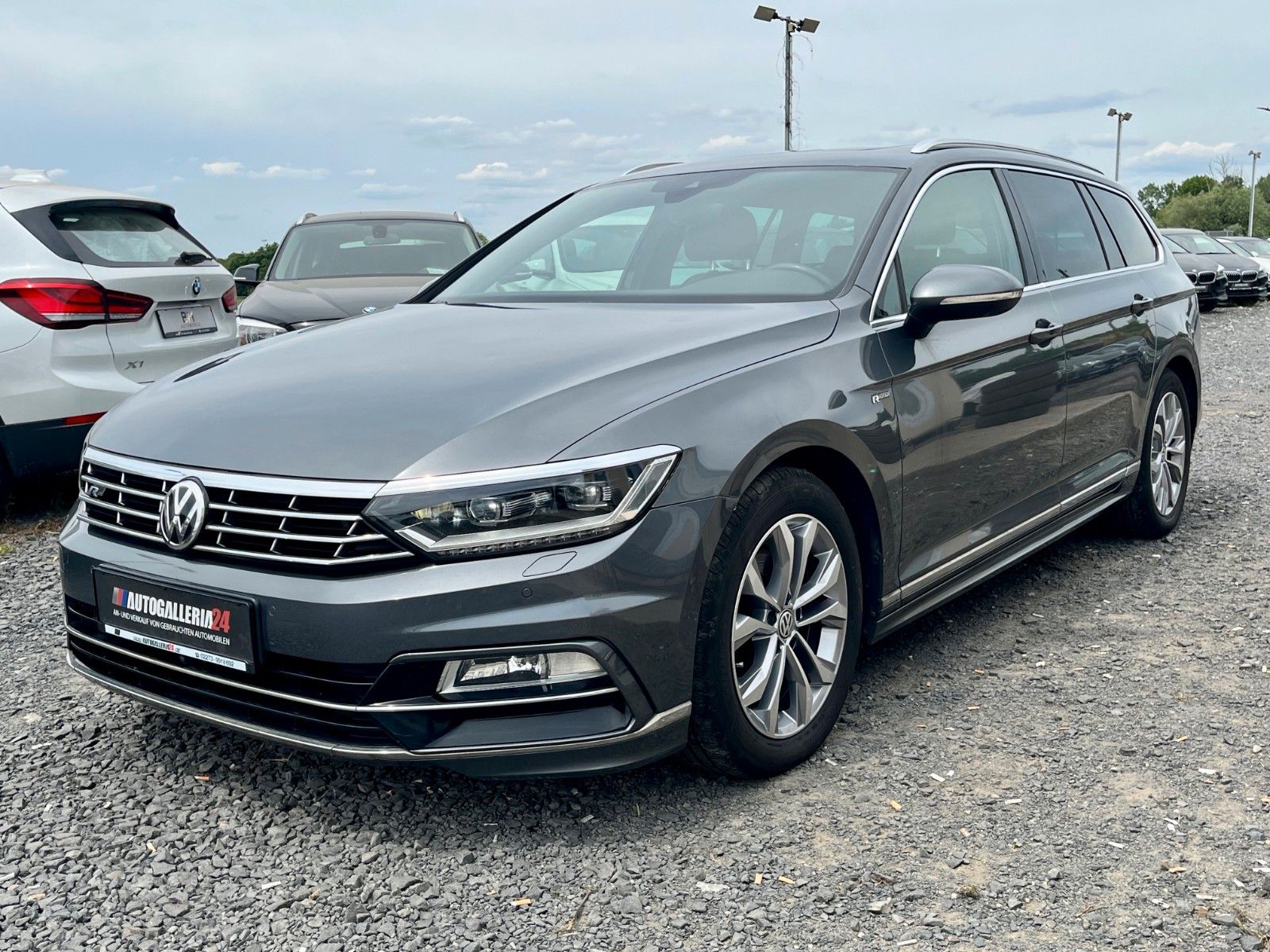 Fahrzeugabbildung Volkswagen 2.0 TSI DSG R-LINE/HIGHLINE Navi Pano AHK LED SP