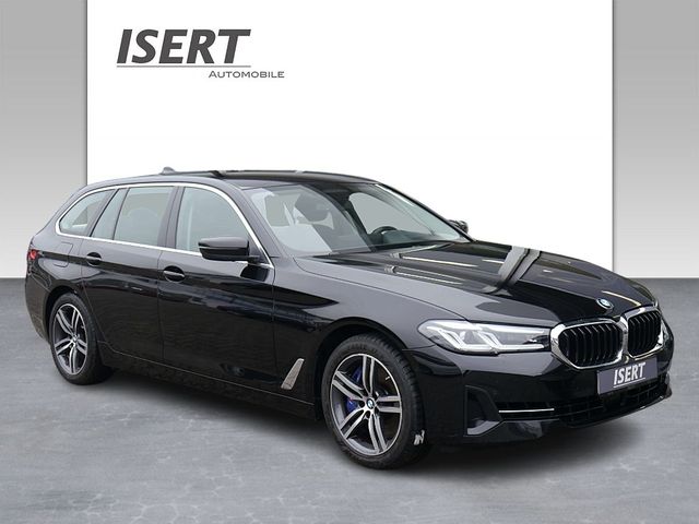 BMW 540i xDrive tour. A. +HUD+LED+DAB+RFK+