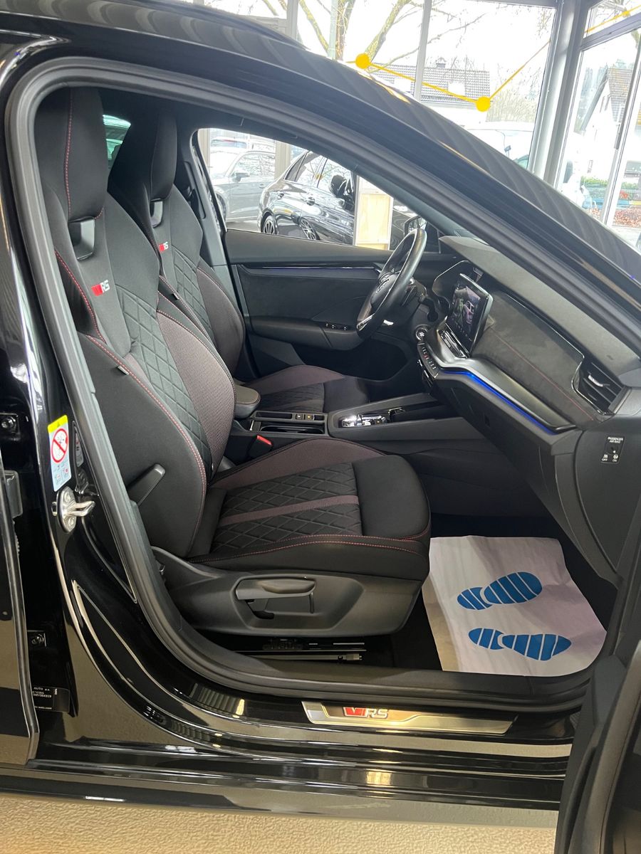 Fahrzeugabbildung SKODA Octavia Combi RS *HEAD*ACC*KAMERA*LED*VIRTUAL*