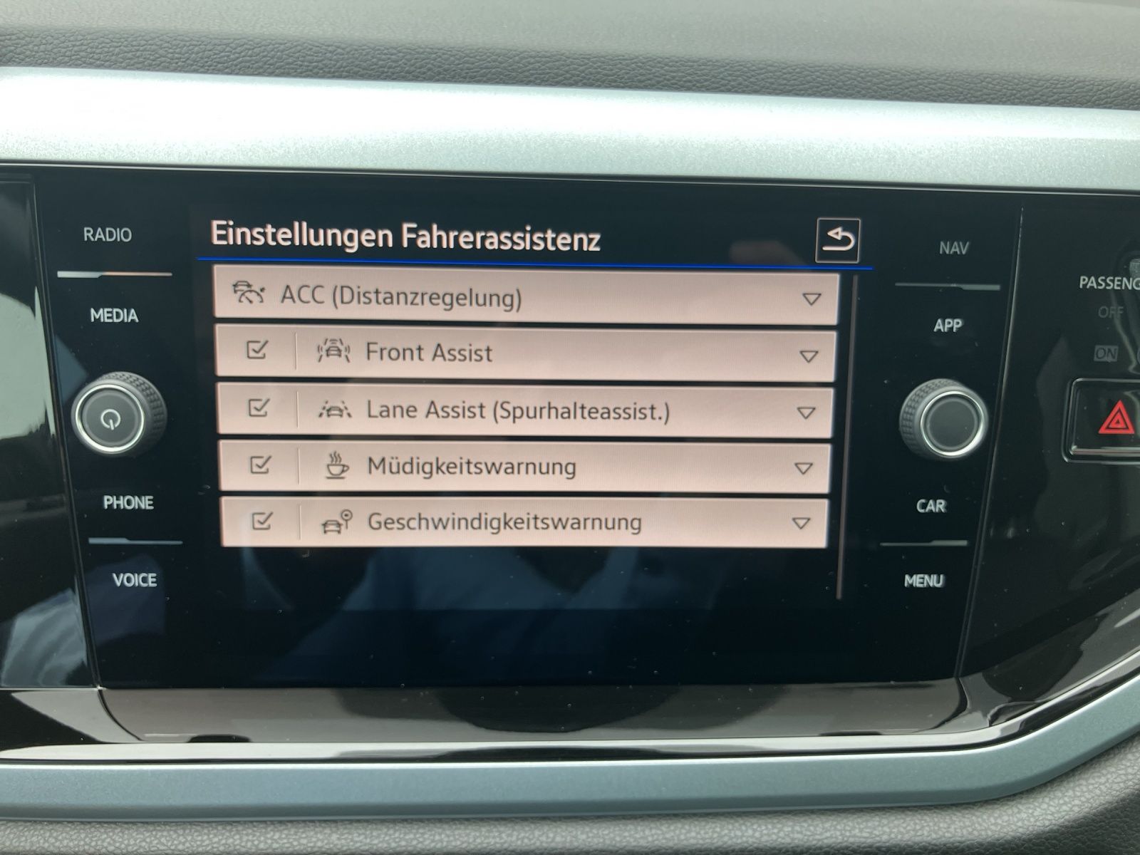 Fahrzeugabbildung Volkswagen Taigo TSI Goal DSG Matrix Navi AID ACC RFK SH LM