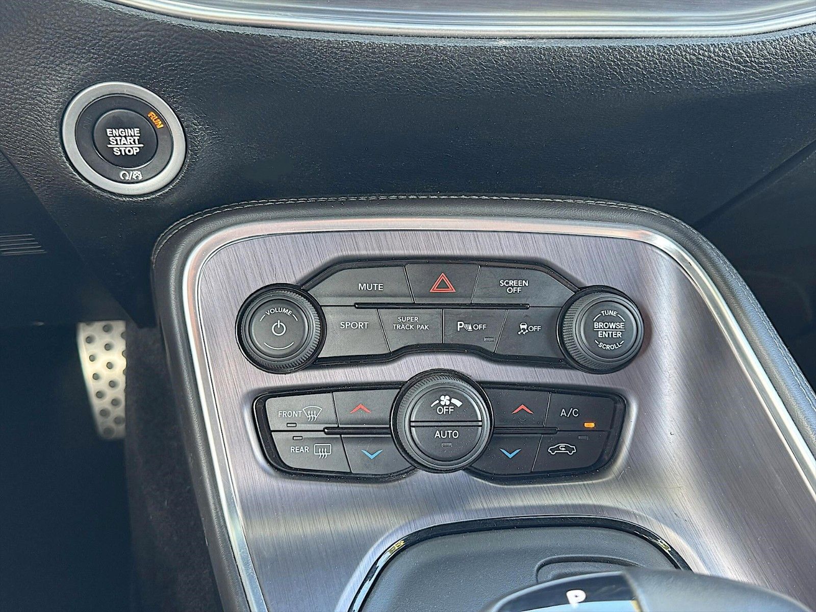 Fahrzeugabbildung Dodge Challenger 6.4 V8 SRT 392 SCAT PACK Performance