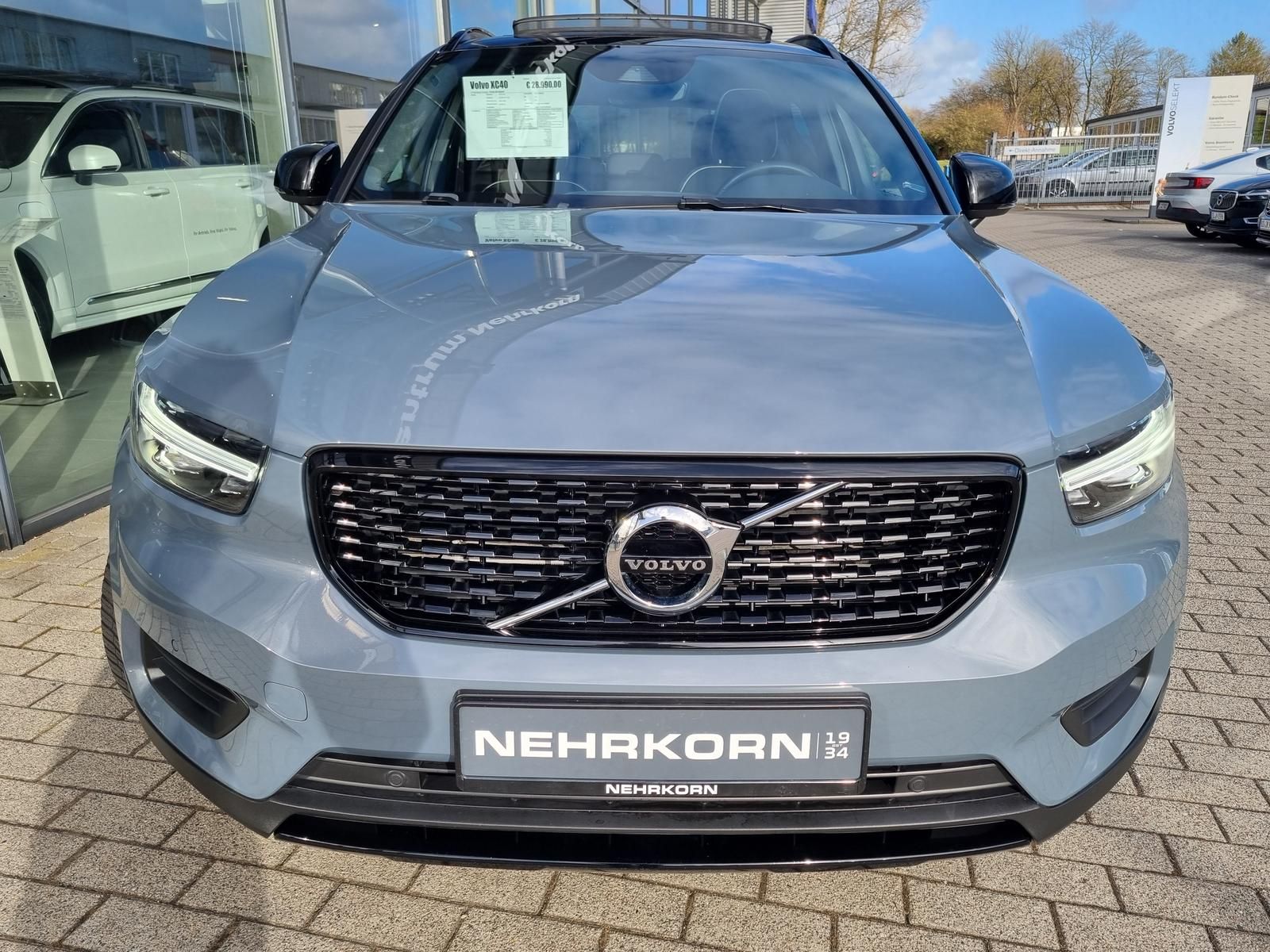 Fahrzeugabbildung Volvo XC40 T4 Recharge R-Design 'AHK, Panoramadach'