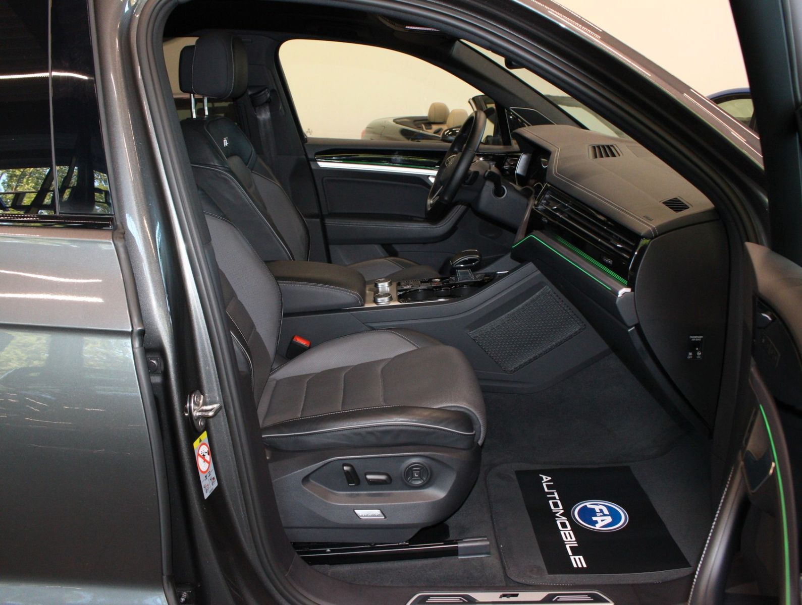 Fahrzeugabbildung Volkswagen Touareg 4.0 V8 TDI  4M  R-Line*PNRM*AHK*HUD*Voll
